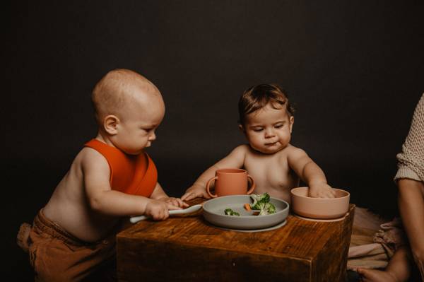 SUAVINEX Colour Essence Silicone Bibs 2pcs - Grey/Yellow