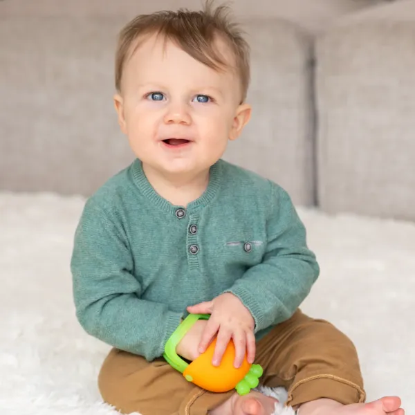 INFANTINO Handy Dandy Teething Mitt - Carrot