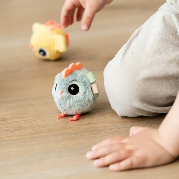 DONE BY DEER Hide&Seek Activity Toy Clucky - Sand